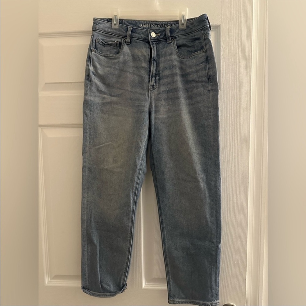 American Eagle Outfitters Mom Straight Jean 8 Short